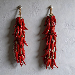 Tresse de piments artificiels pour exposition – Modèle durable pour musées, expositions éducatives, agriculture, botanique, histoire alimentaire, salles de classe - Product Image 1