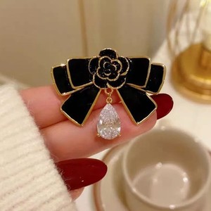 Broches de Flores de <span class=keywords><strong>Moda</strong></span> para Mujer al por Mayor, Broche Versátil con Diseño Medieval, Camelia con Circonitas, Chapado en Oro, para Boda o Compromiso - Product Image 1