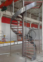 Escalier en colimaçon au design moderne en promotion pour appartements, villas et maisons - Escalier circulaire intérieur en acier et bois pour grenier