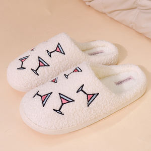 Pantoufles en fourrure de haute qualité pour femmes, semelle en TPR, doublure en peluche, pantoufles d'intérieur pour femmes avec une bonne qualité de produit - Product Image 2