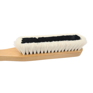 Cepillo de limpieza de lana con cerdas suaves y mango largo para quitar el polvo del sofá, cama y uso doméstico - Product Image 2