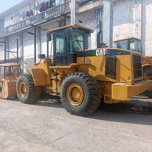 Chargeuse sur pneus d'occasion Cat 966F, faible nombre d'heures, d'origine japonaise, modèle classique robuste, efficace pour les carrières et la construction. - Product Image 2