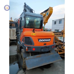 Excavatrice sur chenilles hydraulique de 6 tonnes d'occasion Doosan DX60, en excellent état, prête à la vente - Product Image 1