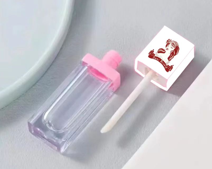 Charming Woman 8ml Injection Molded Flat Lip Balm Tube Cosmetics Package Lipstick with Chic Lip Pick Plastic Bottle