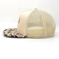 Vente en gros de casquette de camionneur en coton personnalisée à 5 panneaux casquette en maille à facture plate avec impression par sublimation design de logo de mode hip hop sportif