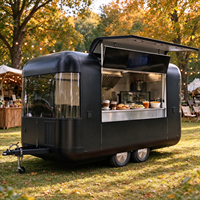 Chariot à café noir mat à double essieu pour la vente de nourriture de rue, la restauration, avec fenêtre panoramique avant, porte d'entrée pour le personnel, remorque alimentaire