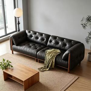 Sofá de Cuero Negro Premium con Tapizado Acolchado de 4 Plazas y Base de Madera de Nogal para Sala de Estar de Estilo Mid-Century - Product Image 5