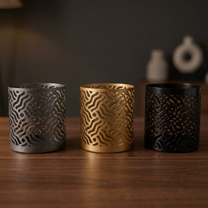 Elegante Portavelas de Hierro Premium, Decoración Navideña para el Hogar, Hecho a Mano, Duradero, Juego de 3 para Diseño de Interiores y Celebraciones - Product Image 3