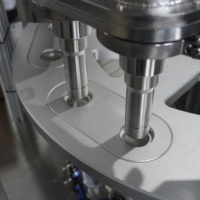 Machine de remplissage et de scellage de capsules de café Nespresso rotative automatique électrique à grande vitesse avec emballage en plastique et en métal