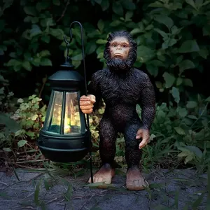 Statue de jardin Bigfoot en résine réaliste, lanterne lumineuse, texture de fourrure réaliste, décoration de Noël d'extérieur, lumière solaire, créature forestière - Product Image 2
