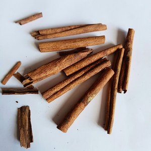 Bâtons d'épices de piment de la Jamaïque indien, récolte de la nouvelle saison, qualité supérieure, épice entière, Gujarat Fittree International pour la vente en gros mondiale - Product Image 1