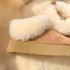 Bottes courtes pour femmes Snowflake à semelles souples, doublées de fourrure épaisse et entièrement recouvertes de fourrure, avec semelles épaisses, pour la maison, type demi-chaussons - Product Image 4