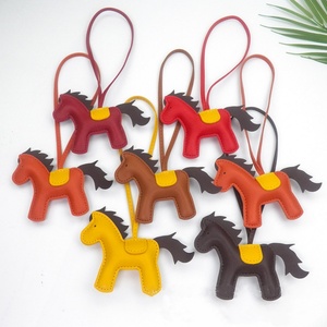 Luxury Leather Gift High Quality Pu Leather Key Chain Tassel Animal Ornament Designer Bag Charm Pendant Car Keyring for Women