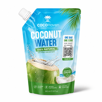 Pochette personnalisée avec bec verseur pour eau de coco, un code QR par sachet, emballage pour boisson hydratante naturelle