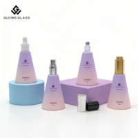 Flacon cosmétique conique en verre dégradé de 50 ml, options multiples de bouchons (compte-gouttes, spray, roll-on, pompe), vide, pour sérum et essence, logo personnalisé