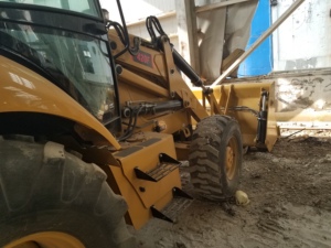 Used Import Caterpillar CAT420F Backhoe Loader <b>Running</b> Condition and Good Performance - Product Image 4