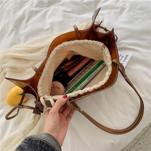 Sac fourre-tout tendance en PVC transparent grande taille, style multicolore, sac à main cadeau en plastique pour le shopping avec logo et message - Product Image 4