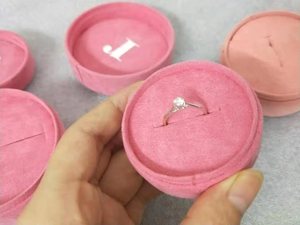 Boîte à bijoux ronde en velours, disponible en couleurs et en tailles personnalisées, vente en gros, bricolage - Product Image 3