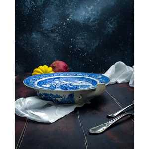 Plat à réchaud en porcelaine anglaise Gabriella P. avec décoration en saule – Ensemble de vaisselle élégant - Product Image 1