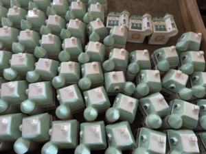 Nhà gốm trong một bộ sưu tập các mô hình làng sứ Nhà Gia vị Jar cổ điển hình dạng gia vị Jar tay sơn gia vị lọ - Product Image 5