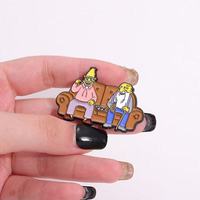 En gros, épingles en métal à thème féerique, épingles en émail métallique Simpson, broches anime mignonnes pour Halloween et la Fête Nationale, épingles de vêtements