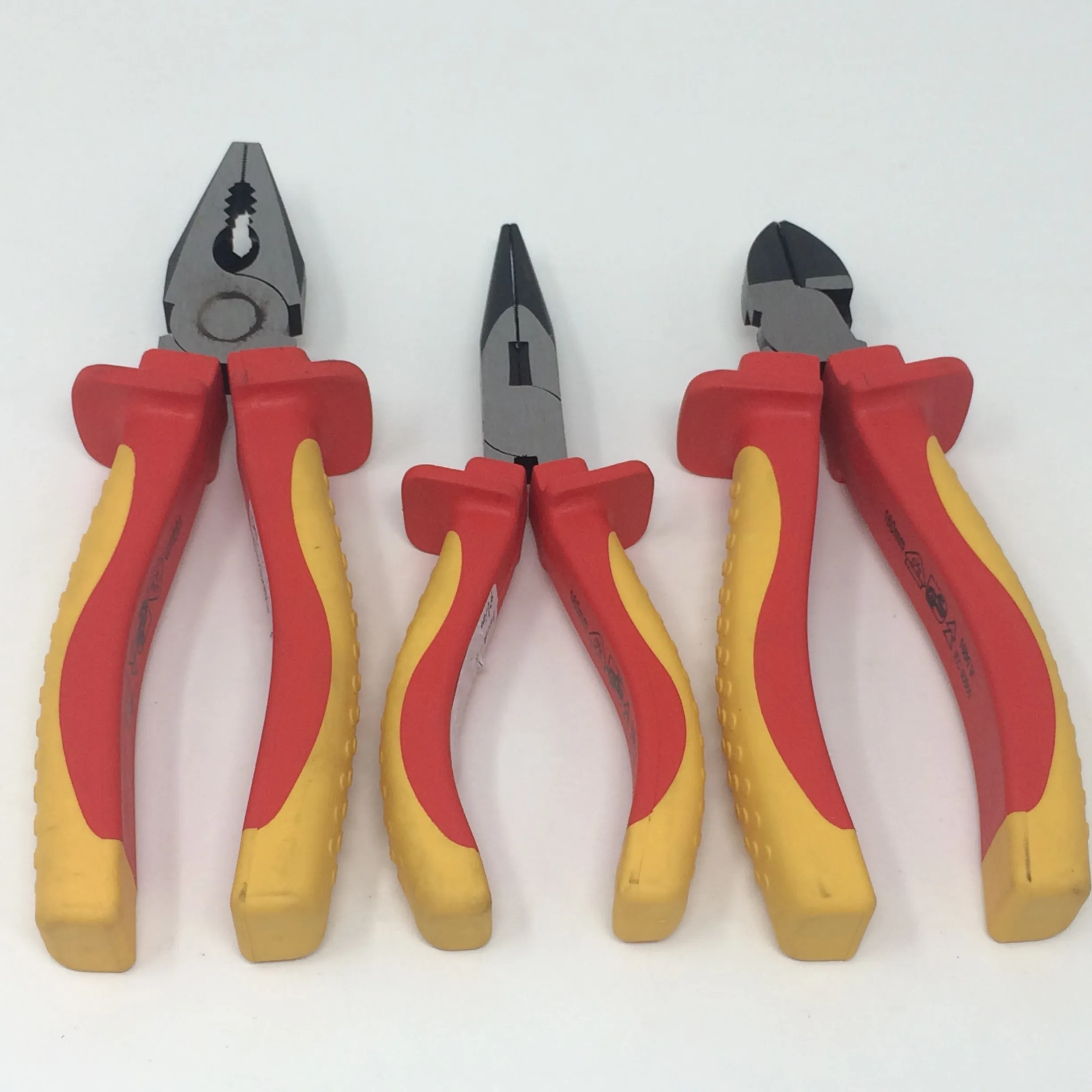 Wholesale Wire Side Cutter Hand Tools CRV Plier VDE Insulated Combination Pliers