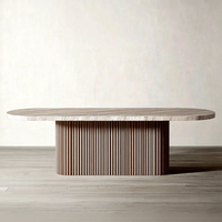 Table à manger Sigma moderne avec base en bois cannelé et plateau en travertin pour hôtel et maison, mobilier de salle à manger de luxe