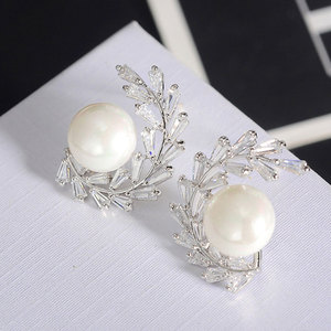 Coreano placcato in oro 24 carati aaa zirconi cubici cz diamante finto <span class=keywords><strong>fiore</strong></span> <span class=keywords><strong>madreperla</strong></span> naturale perline <span class=keywords><strong>orecchini</strong></span> gioielli da sposa - Product Image 4