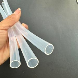 Tuyau moulé transparent personnalisé en FEP/PFA/PTFE, utilisation industrielle en laboratoire, résistant à la corrosion, haute température, conception de pilier flexible - Product Image 2