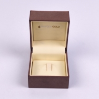 Boîte à bijoux en cuir PU, doublure intérieure en PU souple, couture artisanale, logo personnalisé en estampage à chaud, boîte d'emballage cadeau pour bagues, pendentifs et bijoux