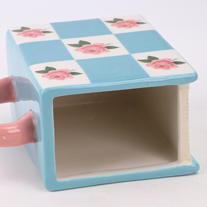 Tasse à café/thé en céramique Redeco motif damier carré, motif cartes à jouer et roses, cadeau, vente en gros, logo personnalisé - Product Image 5