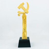 Vente chaude Personnalisé Réalisation Souvenir Cadeau Gravure Personnalisé Cristal Résine Trophée Prix Avec Base Noire