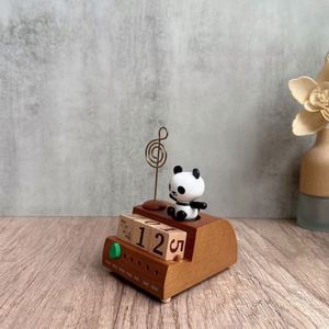 Boîte à musique en bois faite à la main en forme de panda, cadeau personnalisé idéal pour les fêtes, les anniversaires, Noël, les anniversaires d'enfants - Product Image 4