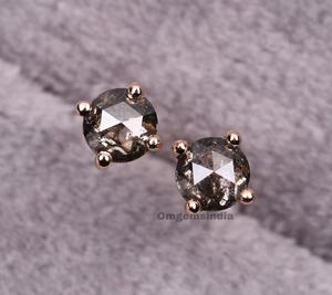 Pendientes de Diamantes Solitarios con 4 Puntas, Estilo Martini, Delicados y Bohemios, Oro Blanco de 14K, Diamantes Cultivados en Laboratorio, Pendientes Minimalistas para Mujeres y Hombres - Product Image 4