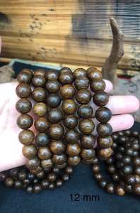 Bracelet en bois d'agar indonésien 'Do Day' (Vine-Grain) de 12 mm – Naturel, grain exquis, parfum doux et chaud - Product Image 3