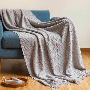 Vente en gros de <span class=keywords><strong>pull</strong></span>-over jacquard de luxe, <span class=keywords><strong>couverture</strong></span> de canapé en tricot doux, décoration textile pour la maison, gros avec glands, style uni - Product Image 3