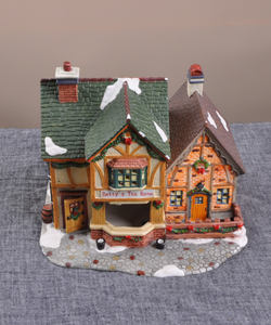 Dehua blanc En Céramique Porcelaine Figurines <span class=keywords><strong>De</strong></span> Noël Éclairé Village <span class=keywords><strong>Miniature</strong></span> Maisons - Product Image 1