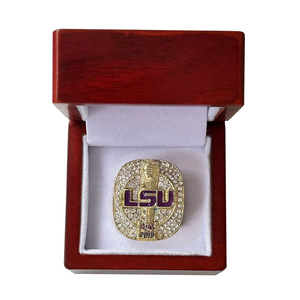 Bague en alliage avec pierres précieuses Champion NCAA LSU <span class=keywords><strong>Alliance</strong></span> universitaire de Louisiane 2019 Dropshipping - Product Image 5