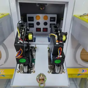 Ödül klip toptan 2 oyuncu pençe bebek makinesi ODM OEM iş satış oyuncak makinesi jetonlu oyunlar özel