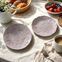 Assiettes en céramique vintage à motif de feuilles en relief, plat en porcelaine à décor floral, assiette esthétique pour salade et dessert, pour la décoration de table