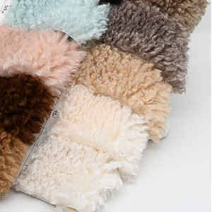 Peluche artificielle en laine peluches à boucles artificielles Jouets pour la maison Vêtements Textile à la maison Tissu - Product Image 1