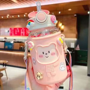 Bouteille d'eau portable pour étudiants avec sangle et autocollant 3D pour enfants, dotée d'une paille - Product Image 4