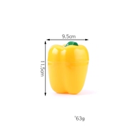 Herbruikbare plastic opbergdoos voor fruit in de vorm van avocado, ui, citroen en tomaat. Plastic bewaardoos voor verse voedsel in de koelkast.
