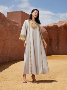 Robe Abaya élégante pour femmes, brodée, respirante, en polyester, à motifs géométriques, inspirée de la Jalabiya marocaine, pour les mariages et les soirées - Product Image 2