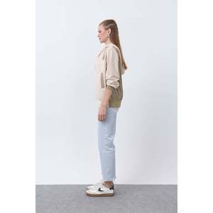 Chaqueta Bomber para Mujer, Manga Larga, Tejida, Color Negro Otoñal, Detalle de Cremallera - Product Image 2