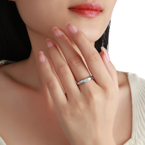 Anillo de Plata de Ley S925 con Moissanita de 0.5CTW, Corte Esmeralda, Anillo Solitario de Moissanita Baguette, Banda Lisa, Joyería Fina Unisex - Product Image 5