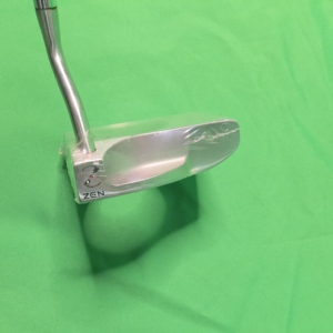 Vente directe d'usine Clubs <span class=keywords><strong>de</strong></span> <span class=keywords><strong>Golf</strong></span> Putter pour hommes <span class=keywords><strong>Centre</strong></span> <span class=keywords><strong>de</strong></span> gravité bas avec fonction <span class=keywords><strong>de</strong></span> cueillette <span class=keywords><strong>de</strong></span> balles Putters <span class=keywords><strong>de</strong></span> ligne <span class=keywords><strong>de</strong></span> visée - Product Image 5