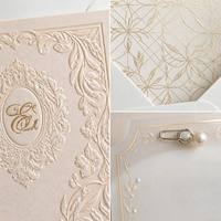 Juego de Tarjetas de Invitación de Boda Personalizadas con Sobre, Monograma en Relieve Color Durazno, Escritura Dorada, Carpeta de Menú en Papel Vellum