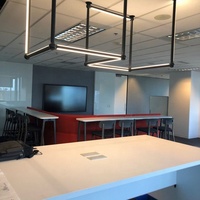 Lumière linéaire pour projet/bureau/magasin/hôtel IP20 personnaliser forme de cube mise en page personnalisée taille 3d design plafonnier LED lumière linéaire