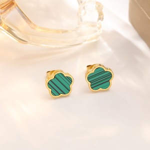 Orecchini a Perno Classici a Forma di Quadrifoglio in Acciaio Inossidabile Placcato Oro per Donne, Gioielli Impermeabili per Orecchie, Idee Regalo - Product Image 4